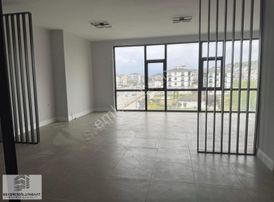 Çiftlikköy Cadde Üzeri Kiralık Ofis