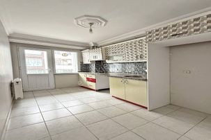 Bahçeşehir'in Dibinde Satılık 2+1 Ara Kat Daire