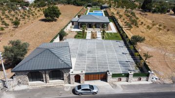 İzmirde Tek! Havuzlu 3.350 M² Dev Restaurant & Eğlence Tesisi