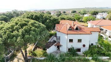 Altınova Sahilde 400 M2 Arsa İçerisinde Müstakil Villa