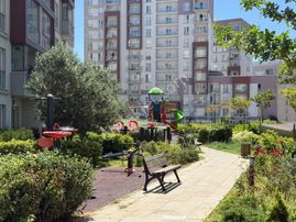 İzmir Yenitepe Sitesinde 1+1 Satılık Daire