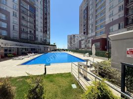 İzmir Yenitepe Sitesinde 1+1 Satılık Daire