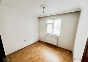 İncirli'de Cadde Yakını Katta Asansörlü E.banyolu 3+1 Daire