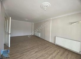 Karşıyaka Bahçelievler'de Doğalgazlı Kiralık 3+1 Daire