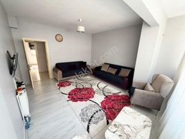 Mertcan'dan Eşyalı Cadde Üzeri Açık Balkonlu 3+1 Daire