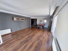 Hürriyet Mahallesi Site İçinde Masrafsız 3+1