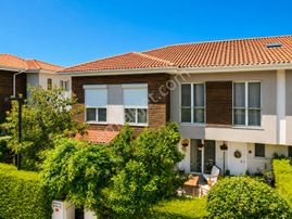 Dekar Asmalı Bahçelerde Satılık 3+1 Villa