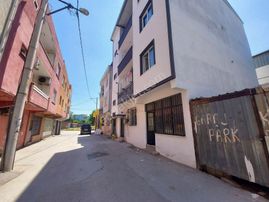 Şirinevler'de Satılık Komple Bina - Tadilatlı & Ulaşım Avantajlı