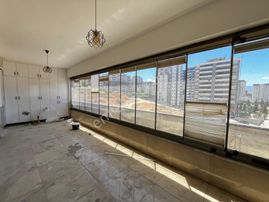 Amazon'dan Başaksehir Sitesinde Satılık 4+1