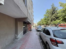 Akram'dan Geçit'de Cadde Üzeri Dükkan