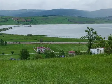 Göl Manzarali Arsa-tarla Göl Manzarali Arsa-tarla