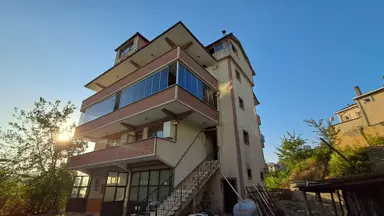Sahibinden Cadde Kenarı, Çarşıya Yakın, Bahçeli İçi Sıfır Çok Geniş Daire Sahibinden Cadde Kenarı, Çarşıya Yakın, Bahçeli İçi Sıfır Çok Geniş Daire
