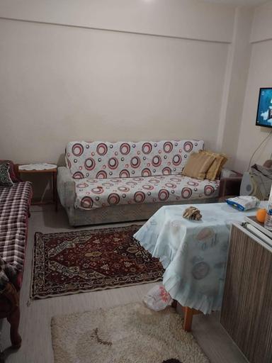 Akçay Yenimahalle'de Eşyalı Kiralık Bahçeli Yazlık Denize 150m.