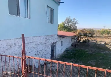 İşletme Ruhsatlı Ahır-imarlı Arsası Doğalgazlı Evi Satılık