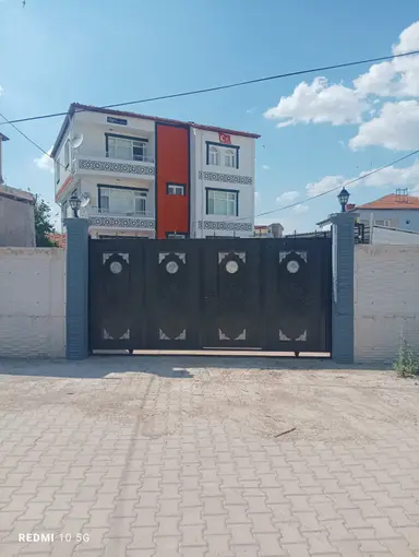Onur Emlak Gayrimenkulden Arsalı 3 Katlı Ev
