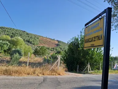 Acill Torbalı Karakızlarda 308m2 Elektrık Suyu Mevcut Tarla Otobüs Durağı Dibinde