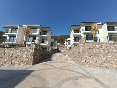 Didim Akbük'te Havuzlu Sitede Sıfır 2+1 Daire