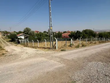 Nova'dan Cadde Cepheli 498 M2 Köşe Parsel Arsa