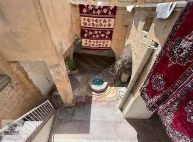 Antik Kent^te 3 Katlı Komple Taş Konak 4 Tarafı Yol Ada Parsel Antik Kent^te 3 Katlı Komple Taş Konak 4 Tarafı Yol Ada Parsel