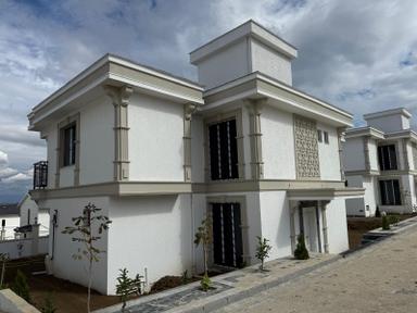 Delux'den Altınova'da Full Deniz Manzaralı Havuzlu Satılık Villa