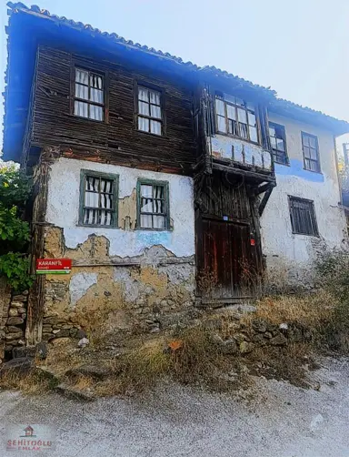 Şehitoğlu Emlak'tan Gökdere Mahallesi Bahçeli Satılık Ahşap Ev