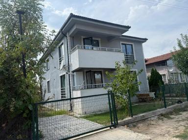 Tapuhane'den Satılık Müstakil Ev Ve Arsa