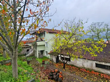 Kartepe-eşme Göl Manzaralı 330 M2 Üç Katlı Satılık Müstakil Ev