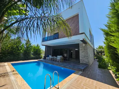 Yeşilbayırda 4+1 Modern Mimarili, Özel Havuzlu Lüks Villa