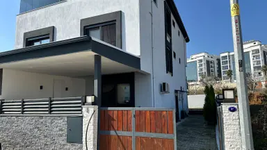 Turyap'tan İnönü Mahallesi 5+1 Satılık Tripleks Villa Turyap'tan İnönü Mahallesi 5+1 Satılık Tripleks Villa