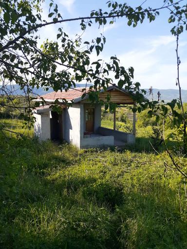 Yankı'dan Pazar Erkilet Mh. De Suyu Olan 3.567m2 Bahçeli Bağ Evi