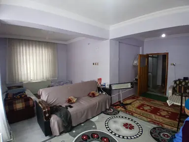 Akçay Emlak'tan Akşehir İstasyon Caddesinde Semt Pide Yanında Birinci Kat Satılık 2+1 Daire