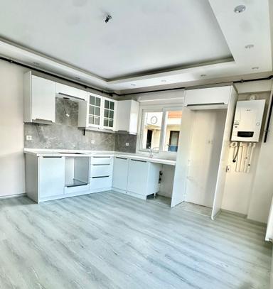 Muradiye Mahalles 2+1 100m2 5 Katlının Zemin Katı Full Özelikli