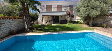 Turyap Çeşme Alaçatı Yıllık Kiralık Müstakil Havuzlu Lüks 7+1 Villa
