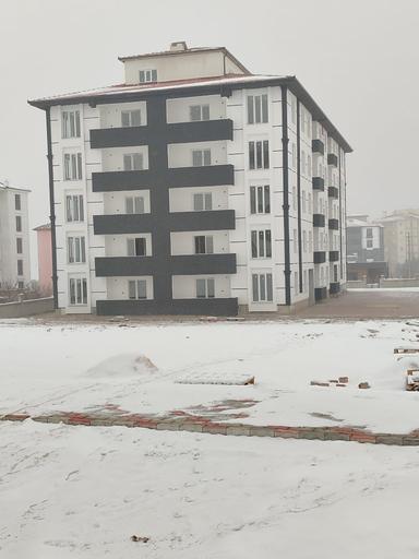 Toros Mahallesinde Satılık Sıfır Bina Kapalı Garajlı