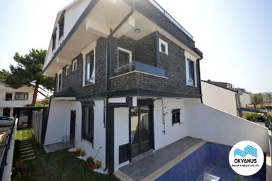 Kocaali De Havuzlu, Bahçeli, Denize Yakın Şık 3+1 Villa