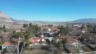 Burdur_fethiye_otoyoluna_400_metre_mesafede_kadastro_yol_var