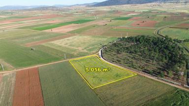 Akören Karahüyük De 5.056 M2 Müstakil Tapulu Arazi