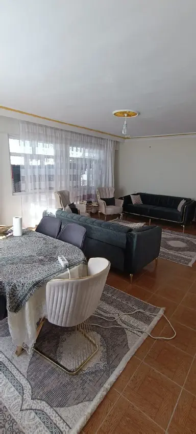 Huzur Evlerinde Cadde Üzerinde Satılık Daire Huzur Evlerinde Cadde Üzerinde Satılık Daire