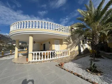 Alanya Mahmutlar Mah.eşyalı Satılık 3+1 Villa