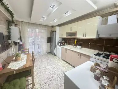 Beşikkaya'da Asansörlü Full Yapılı 3+1 Satılık Daire !!