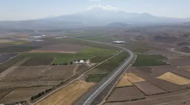 Beylikte İmara Yakın Yola Cephe Yatırımlık Satılık Tarla