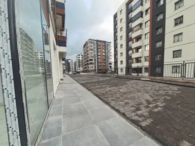 Küçükali'de Kiralık Dükkan