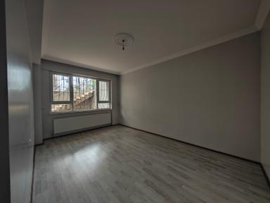 Hüseyingazi Göbek Dibi 3+1 Yapılı Asansörlü Satılık Daire !!!