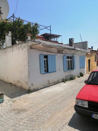 Bergama İnkilap Mahallesinde 300 M2 Arsa İçerisinde 2 Adet Satılık Müstakil Ev Bergama İnkilap Mahallesinde 300 M2 Arsa İçerisinde 2 Adet Satılık Müstakil Ev