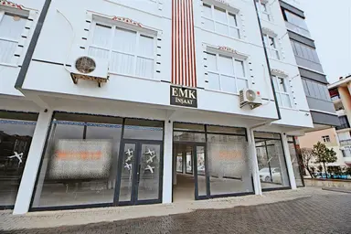 Gamze Emlak'tan Kıbrıs Caddesi'nde 320m² Köşe Başı Dükkan!