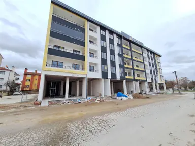 Yaman'dan Bolvadin Yenice Mah. Satılık Sıfır Dükkan(568 M²)