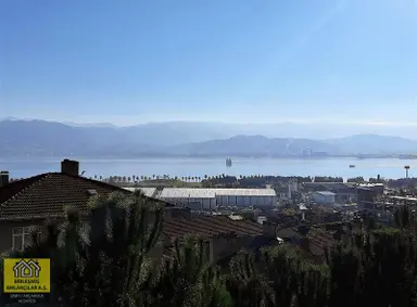 Panoramik Körfez Manzaralı Satılık 5+1 Bahçe Triplex Daire