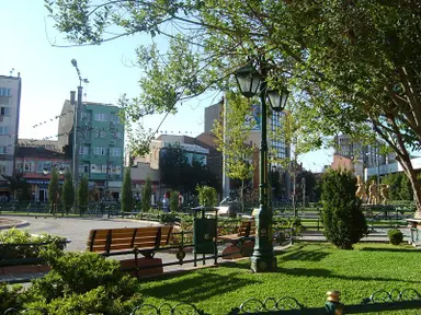 Üniversite Cadddesi Üzerinde Bağlar Tramvay Durağı Yakını 7 Metre Cepheli İşyeri