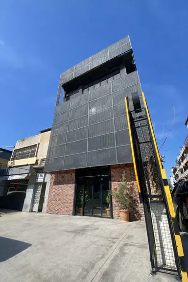 Birinci Sanayii Sitesinde Çift Cepheli Satılık Bina