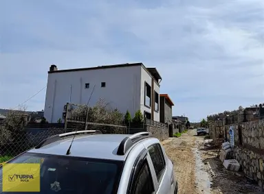 Turpa Buca'dan Kaynaklarda Site İçerisinde Hisse Tapulu Tarla Turpa Buca'dan Kaynaklarda Site İçerisinde Hisse Tapulu Tarla